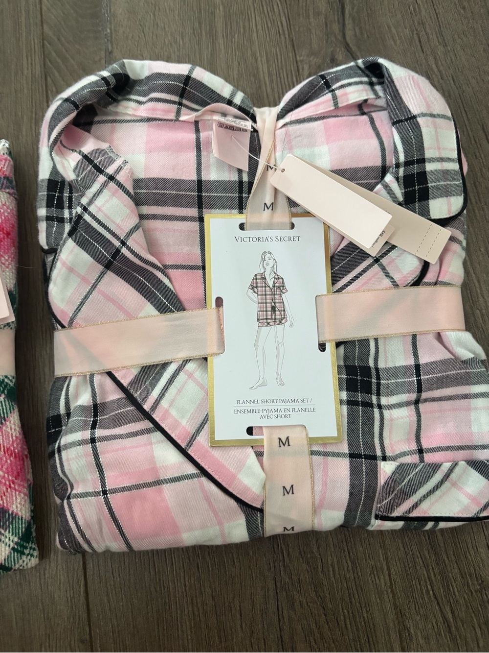 VS Medium PJ bundle size Medium - Picture 2 of 3